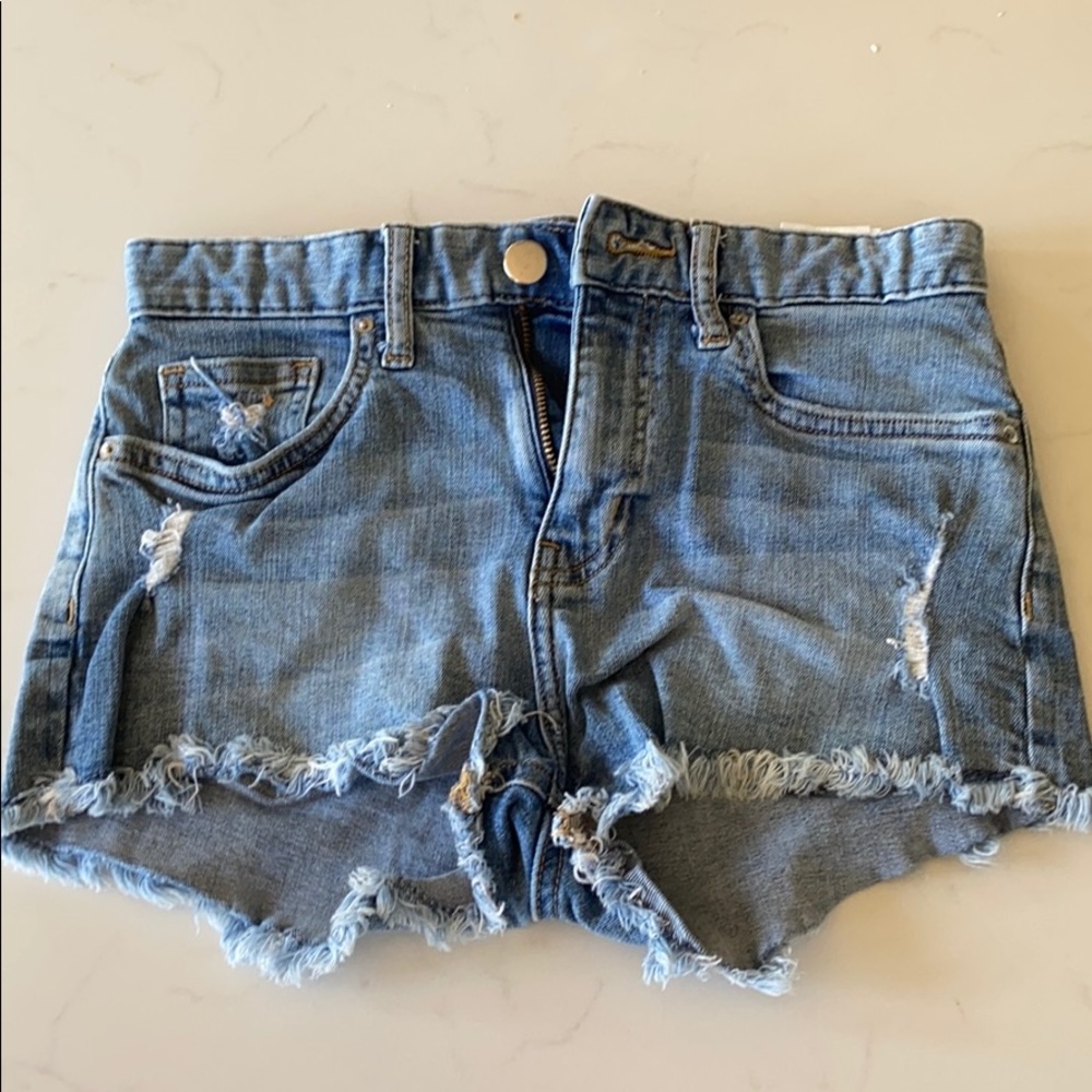 H&M light wash denim shorts